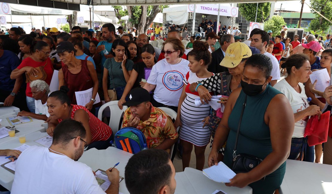 MPAL realiza atendimento humanizado a pessoas em situação de rua no centro de Maceió