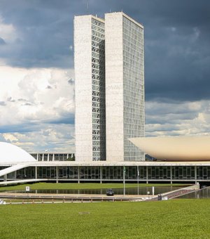 Presidente do Senado quer votar aumento do nº de deputados este mês; AL é beneficiada com medida