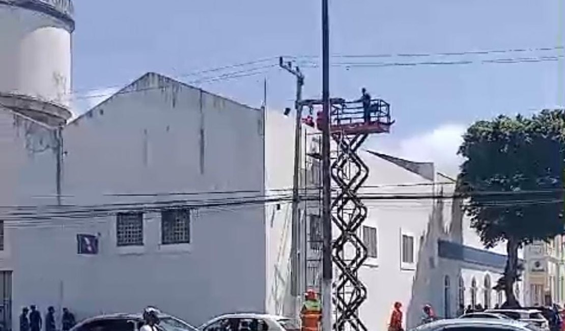 Trabalhador sofre choque elétrico em cima de andaime e é socorrido no Jaraguá