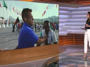 Ao vivo na Globo, Eric Faria é 'empurrado' por homem e revida; veja o vídeo