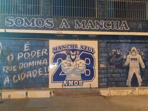 Homem é preso com revólver e droga em sede de torcida organizada em Maceió