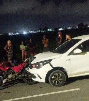[Vídeo] Motociclista fica ferido após colisão com carro no Benedito Bentes, em Maceió