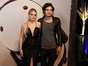 Tiago Iorc se declara a Isabelle Drummond em revista: 'Felicidade'