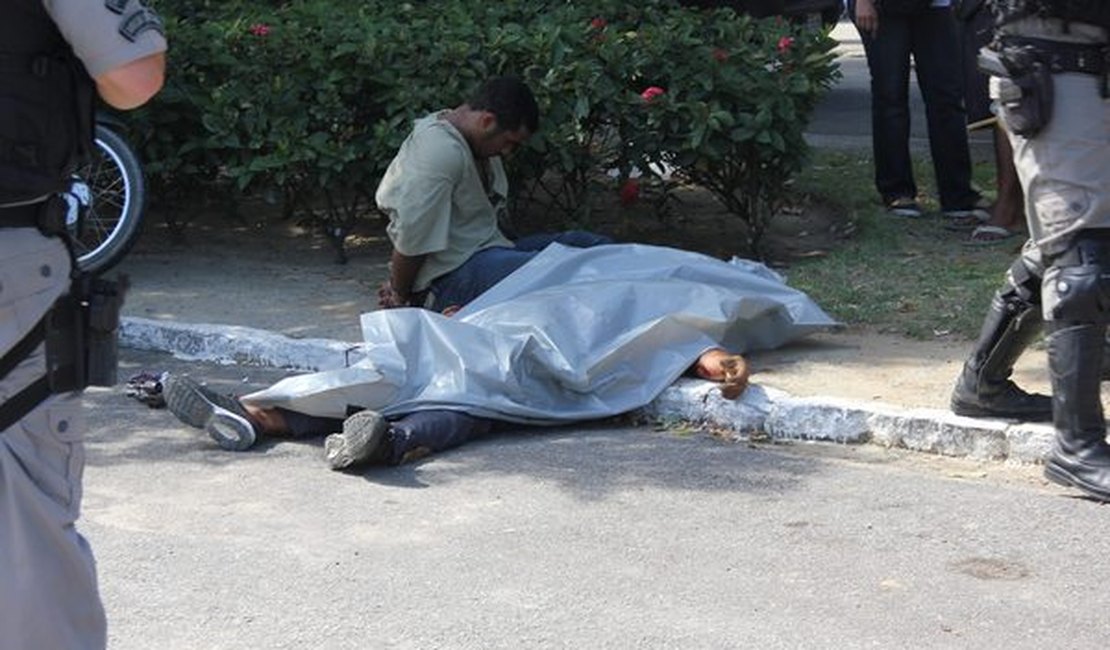 Integrante de quadrilha é morto durante assalto a Clínica