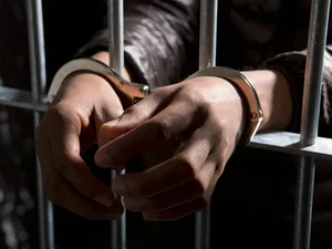 Polícia investiga sexo de policial com cinco presos em cela de delegacia