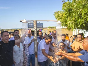 Governo leva água encanada ao povoado Lagoa do Mato dos Lopes, em Palmeira dos Índios