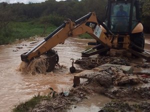 Desenvolvimento Sustentável inicia desassoreamento do Riacho do Silva no Bebedouro