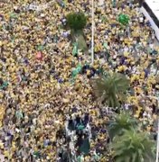 Flávio Bolsonaro reúne apoiadores em Vitória e segue para ato em Salvador