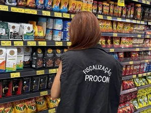 Frango, manteiga e farinha de mandioca apresentam variação de preços em Maceió