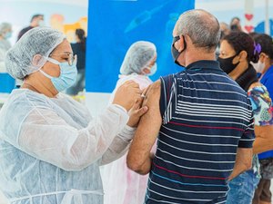 Arapiraca vacina população acima de 50 anos a partir desta sexta-feira (11)