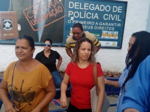 Ex-funcionários de ótica falida denunciam empresário à polícia por salários atrasados