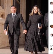 Mulher de Mourão curte comentários que pedem marido na Presidência