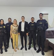 [Vídeo] Policial civil ferida em confronto recebe visita do delegado-geral da PCAL