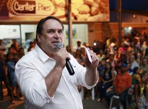 Luciano Barbosa assume governo durante viagem de Renan à China
