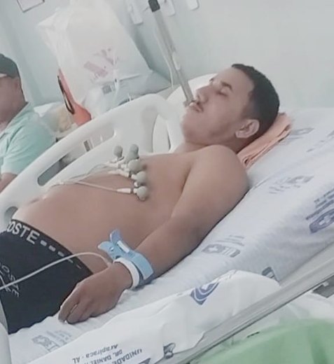 Família faz apelo para custear cirurgia de jovem que fraturou vértebra após acidente de moto
