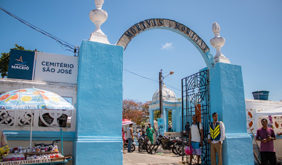 Cerca de 70 mil pessoas visitaram os cemitérios de Maceió no Dia de Finados