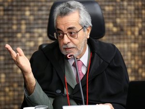 Alcides Gusmão renuncia à Presidência do Tribunal de Justiça