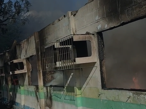 Incêndio destrói galpão de reciclagem em Canindé do São Francisco-SE, na divisa com Alagoas