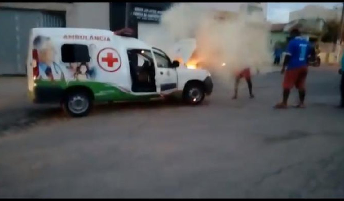 [Vídeo] Ambulância tem princípio de incêndio no Sertão de Alagoas