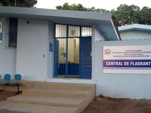 Cinco menores são apreendidos após assaltar passageiros dentro de ônibus