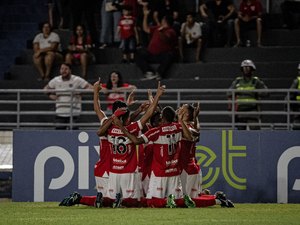 CRB vence a Chapecoense e encaminha permanência