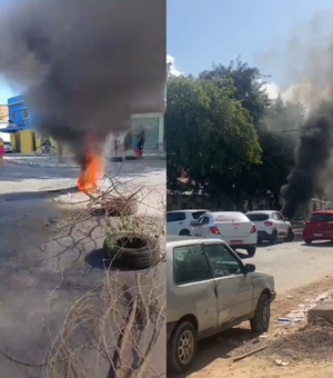 [Vídeo] Moradores da Levada protestam contra falta de pagamento de auxílio-moradia