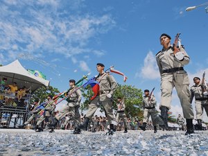 Desfile da Independência atrai mais de 12 mil pessoas a Jaraguá