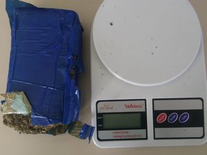 Homem é preso com drogas dentro de mochila na cidade de Penedo