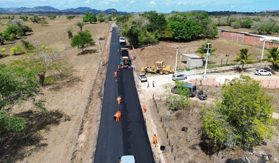 Governo de Alagoas investe na restauração da rodovia AL-115