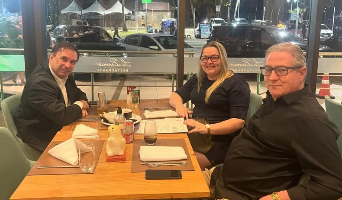 Com prefeito cassado, líder da oposição no Passo se reúne com Calheiros e Luciano Barbosa