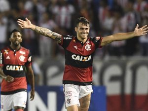 César pega pênalti, Vizeu faz dois gols e Flamengo está na final da Sul-Americana
