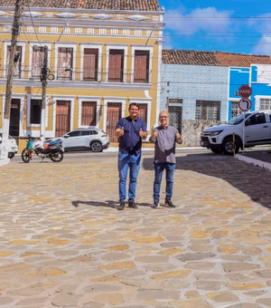 Prefeitura de Penedo reabre ao tráfego rua bicentenária pavimentada com rocha