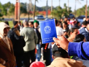Taxa de desemprego no Brasil cai para 11,8% em agosto