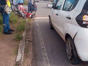 [Vídeo] Motociclista fica ferido após colidir na traseira de veículo, na AL 220