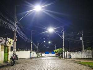 Nova iluminação em LED melhora a vida dos moradores do Conjunto Carminha no Benedito Bentes