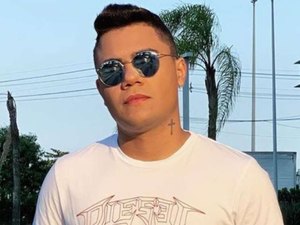 Sertanejo é detido dormindo em carro após festa e sem CNH