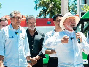 Arthur Lira participa ao lado do presidente Lula de entrega de moradias e ambulâncias em Alagoas