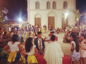 Encenação teatral movimenta calçadão