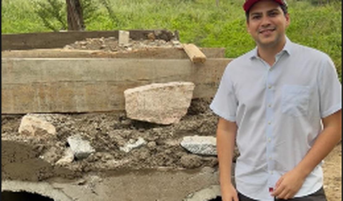Prefeito Eduardo Bulhões visita obra no Sítio Salobinho em Santana do Ipanema