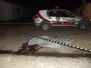 Homem é assassinado a pedradas em Arapiraca