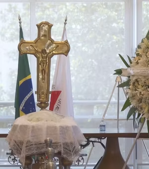 Corpo de Gerardo Renault, pai de Ana Paula, é velado em BH nesta segunda-feira