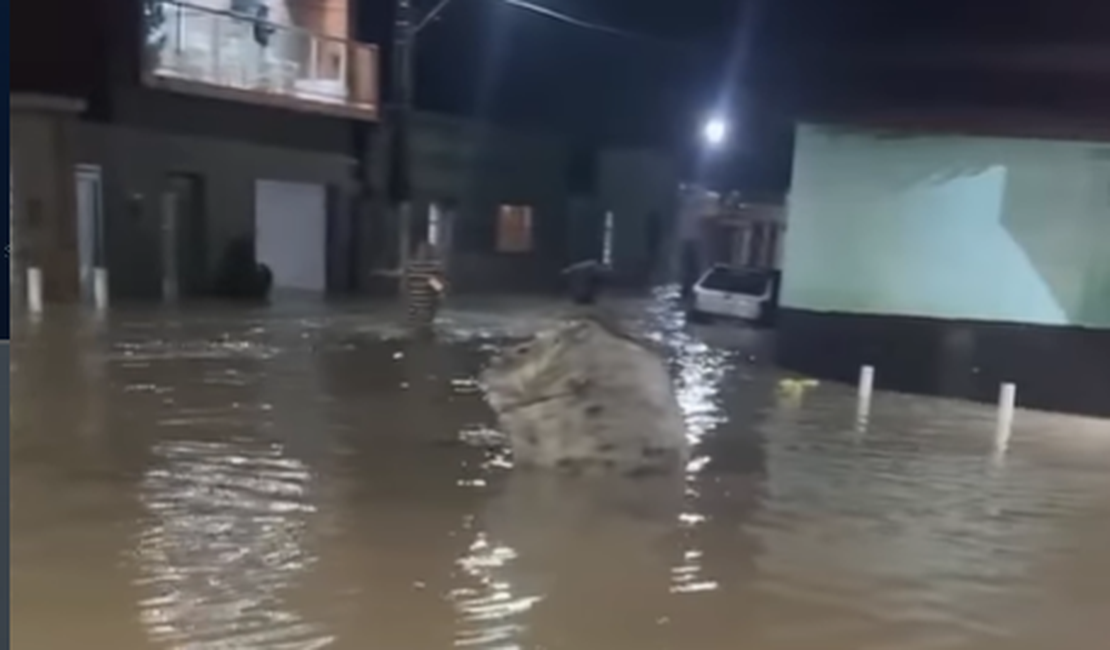 Fortes chuvas causam alagamentos e prejuízos em diversos pontos de Atalaia
