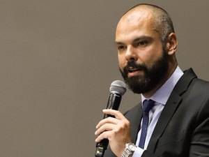 Bruno Covas permanece internado devido a coágulo no coração