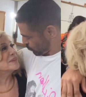 Cauã Reymond e Susana Vieira se beijam nos bastidores da Globo