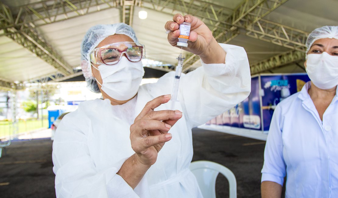 Brasil, pela primeira vez, aplica mais de 1 milhão de doses da vacina contra a Covid em 24 h