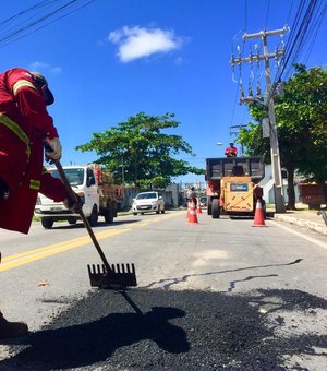 Durante período chuvoso, prefeitura realiza operação tapa-buraco em mais de 20 bairros