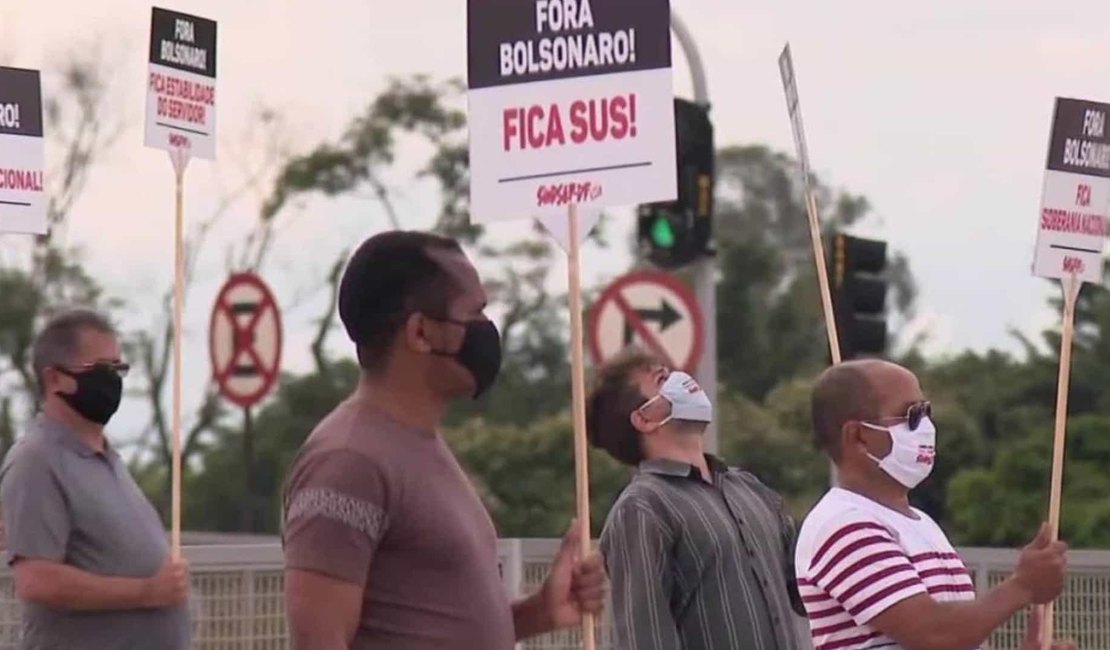 Apoiadores de Bolsonaro pedem intervenção militar em manifestação