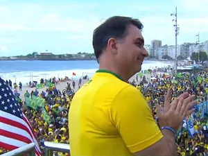 Com fala gravada de Bolsonaro, Flávio inicia corrida à Presidência