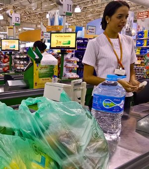 Projeto na Câmara de Maceió proíbe supermercados de cobrar por sacolas plásticas