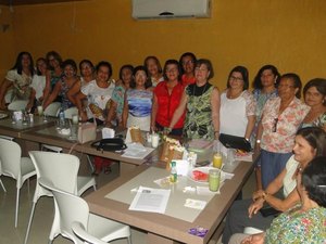 Professoras realizam encontros para lembrar dos velhos tempos de sala de aula